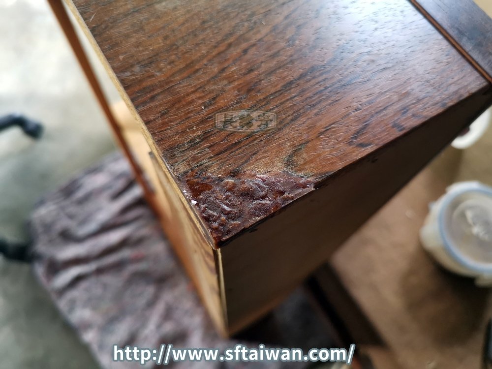 丹麥Rosewood磁磚小桌脫膠痕修復紀錄
