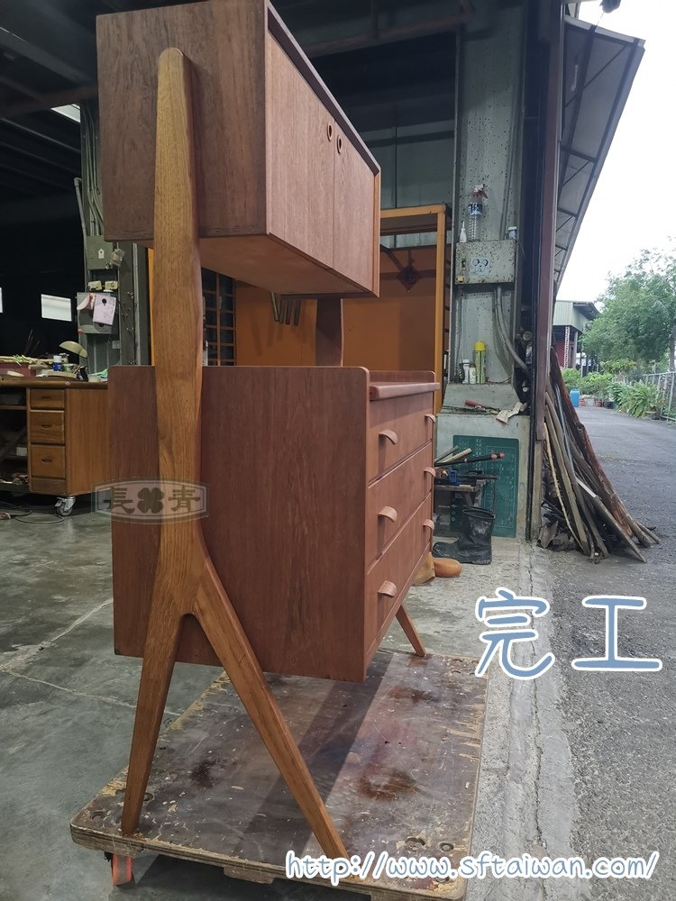 丹麥多功能綜合櫃整修-家具維修