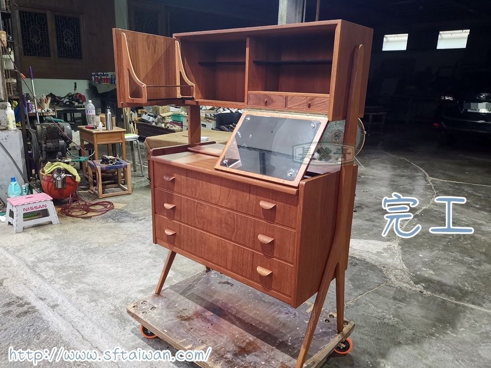 丹麥多功能綜合櫃整修-家具維修