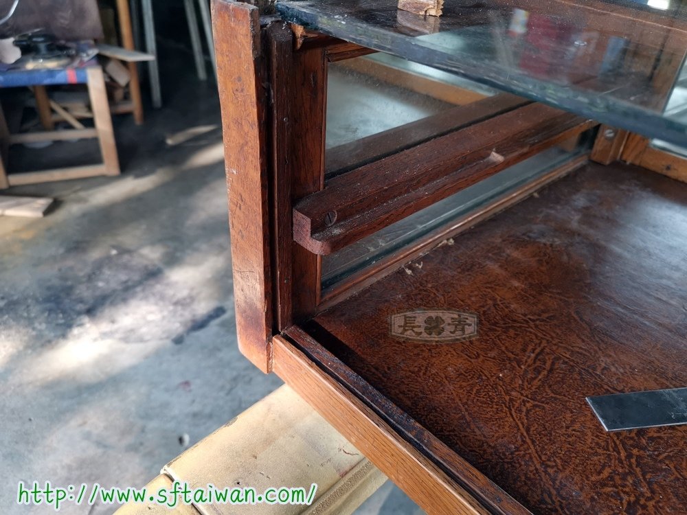 法國雙層展示櫃更換玻璃