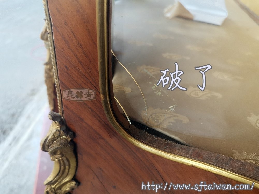 法國大型展示櫃更換曲面玻璃