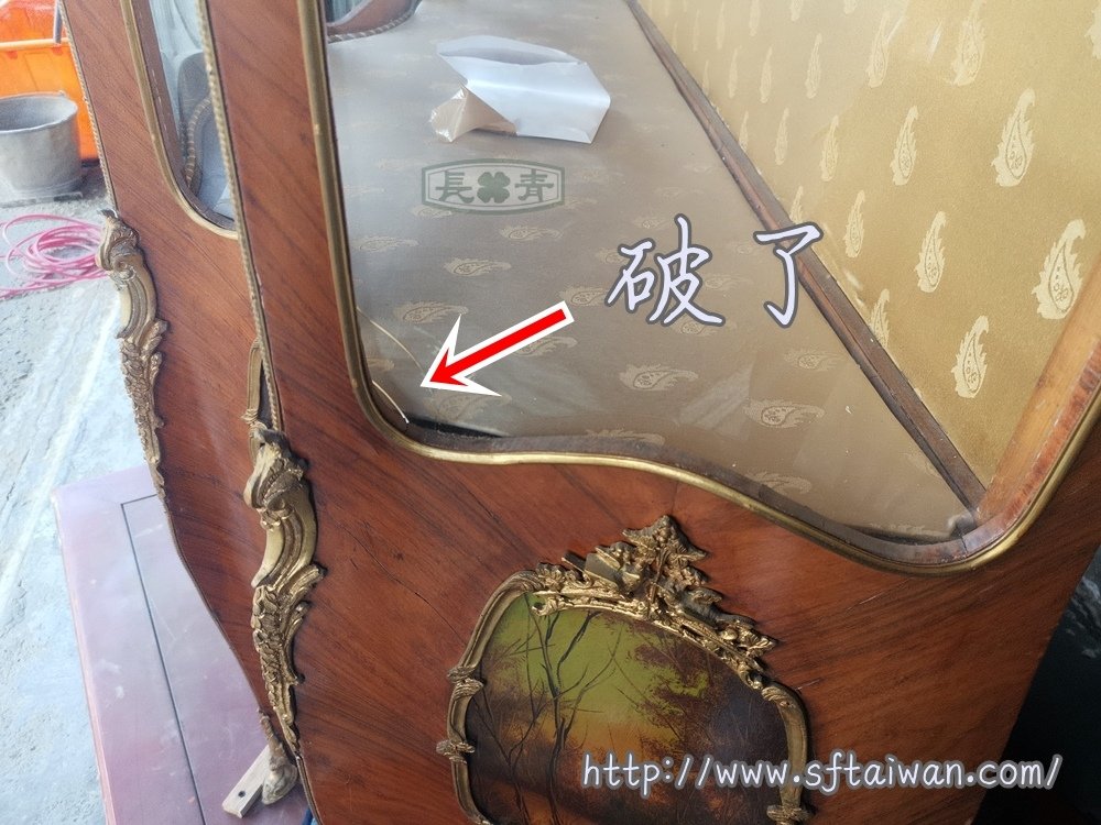 法國大型展示櫃更換曲面玻璃