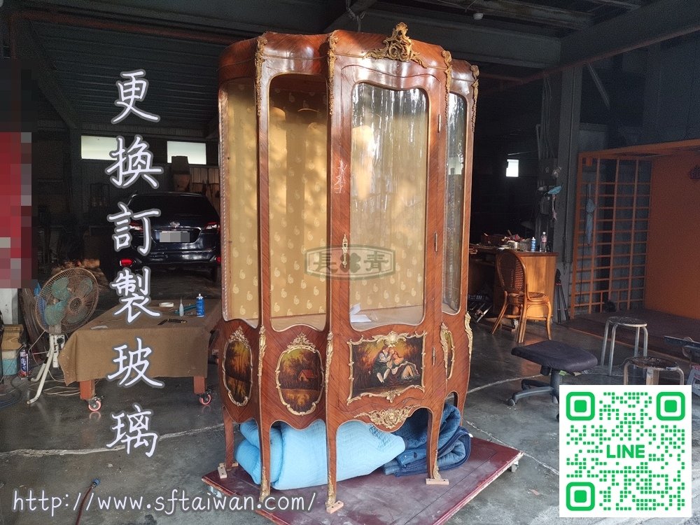 法國大型展示櫃更換曲面玻璃