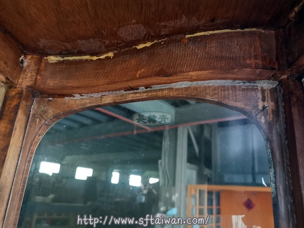 法國大型展示櫃更換曲面玻璃
