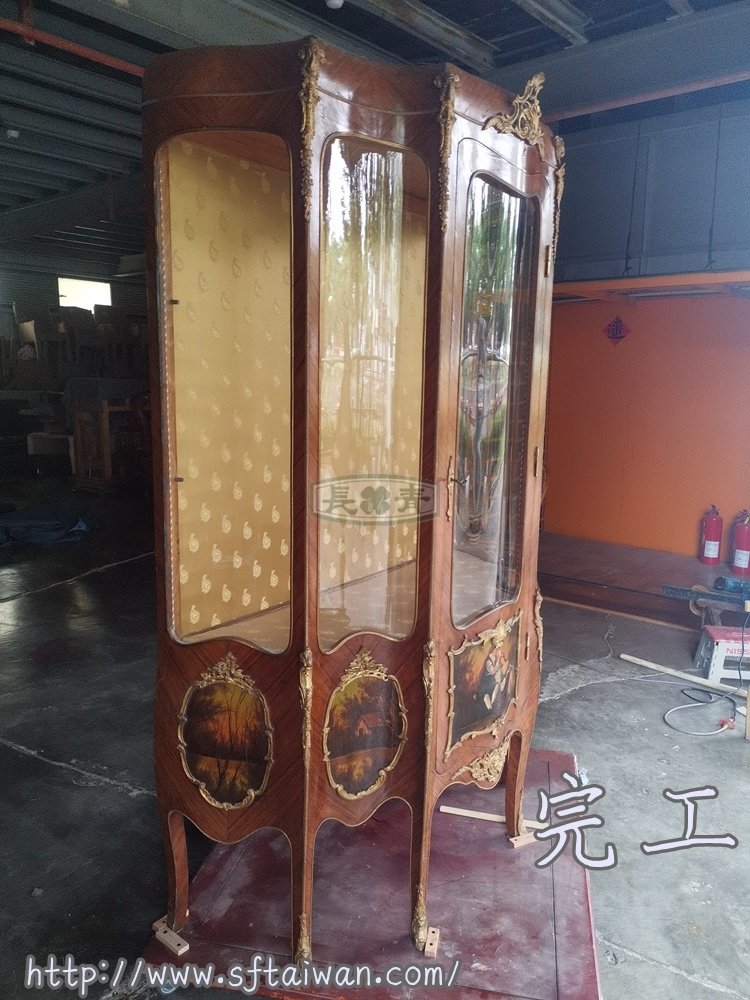 法國大型展示櫃更換曲面玻璃