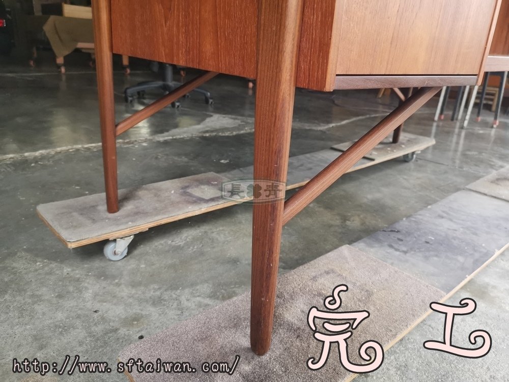 由Svend Aage Madsen設計丹麥老件書桌小整修