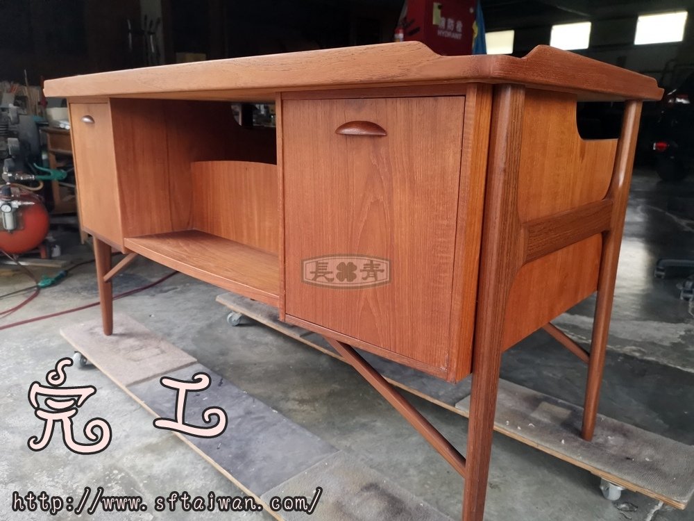 由Svend Aage Madsen設計丹麥老件書桌小整修
