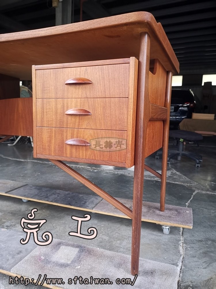 由Svend Aage Madsen設計丹麥老件書桌小整修
