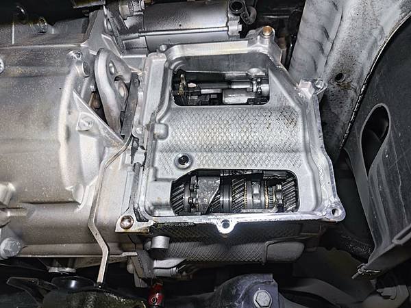 VW TOURAN 0CW DQ200 閥體電腦檢修