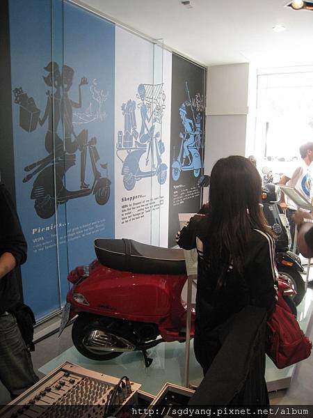 Vespa 旗艦店開幕 (20).JPG