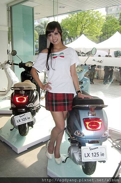 Vespa 旗艦店開幕 (38).JPG