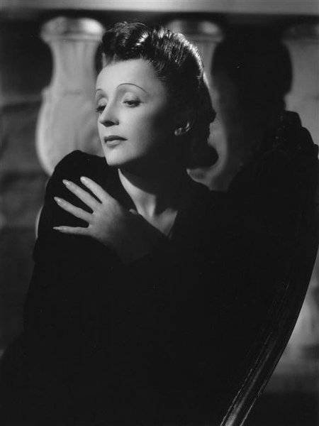 27486245_EdithPiaf1947.jpg