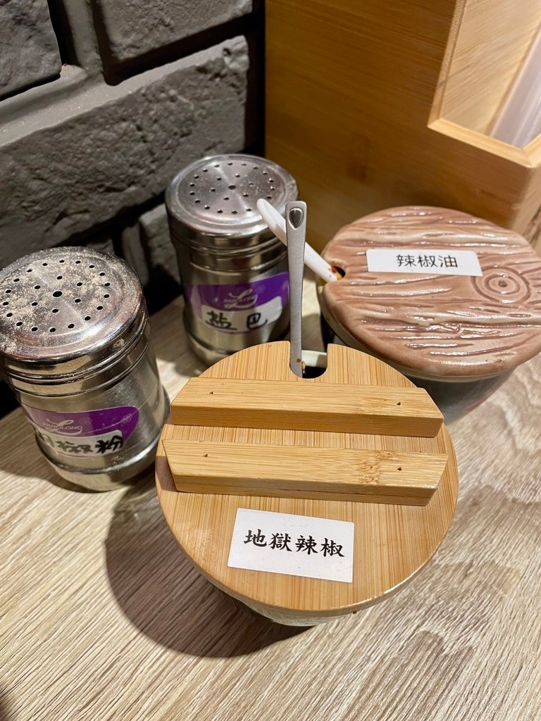 板橋新埔站美食開箱｜饃都肉夾饃高CP值油潑麵、潼關肉夾饃必吃