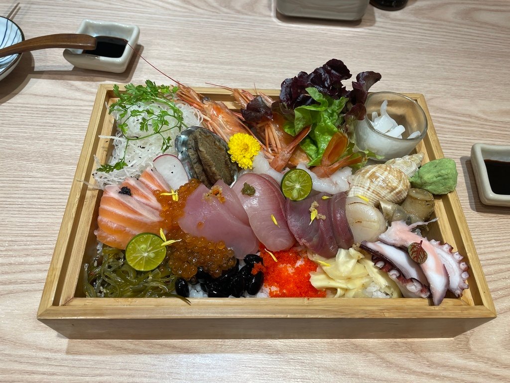 板橋新埔生魚片、丼飯推薦｜THE·春 板橋店｜新鮮度滿點的大
