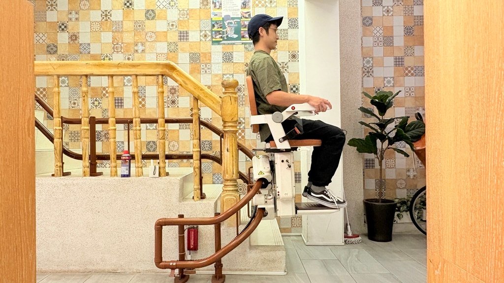 老家上下樓好幫手！掌聲歡迎樓梯升降椅第一品牌「羅布森樓梯升降