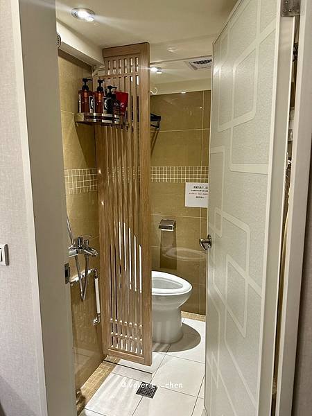 LINE_ALBUM_Spa_230303_3.jpg