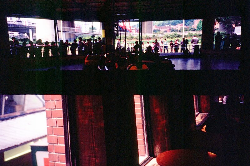 97060031 LOMO LC-A+ X FUJICHROME SENSIA 100 +2 STOP 800.JPG