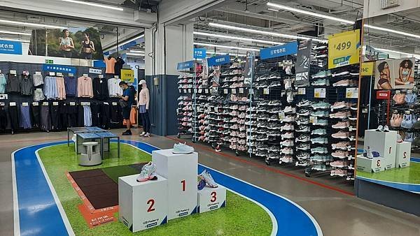 跑步用品區 (2).jpg