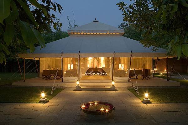 lounge_tent-evening_high_res_4004.jpg