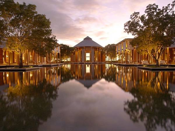 Yara Main Reflecting Pond_1400x600.jpg