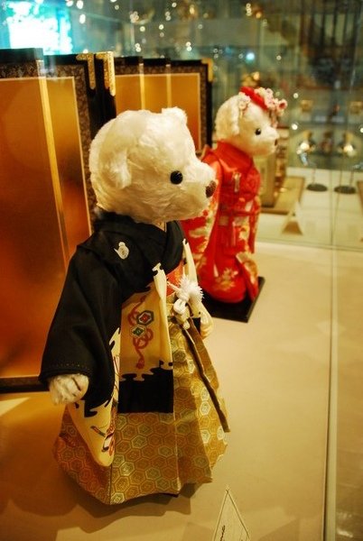 teddy bear in kimono