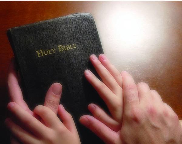 hands_bible2