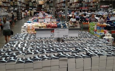 Check out this amazing display of Fifty Shades of Grey Trilogy at the Costco in Melville, New York.— 在 Melville, NY 。