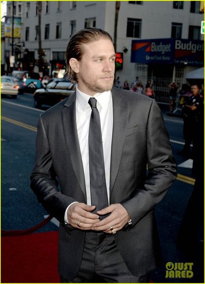 charlie-hunnam-talks-fifty-shades-of-grey-for-first-time-26.jpg