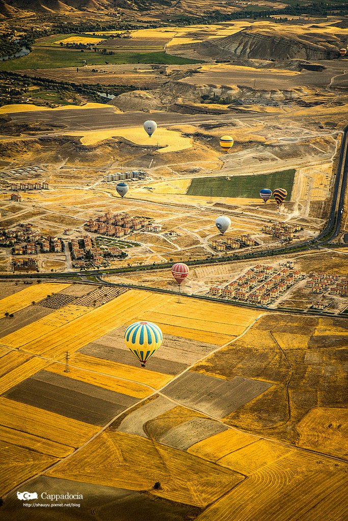 Cappadocia_hot_air_balloon_39.jpg