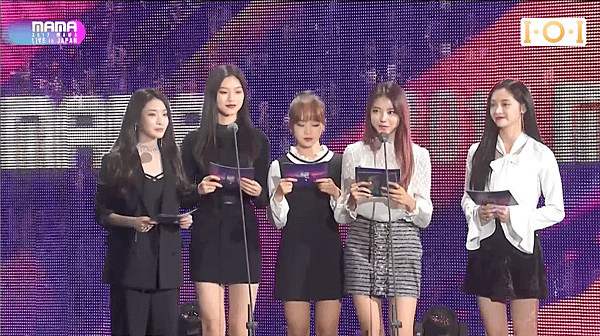 I.O.I as guest announcing best new female artist 00.png