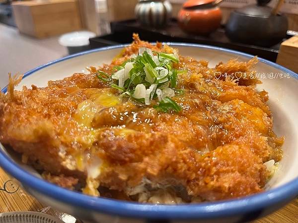 【美食。北市大同】鄰近捷運中山站x高人氣銷魂厚切酥脆豬排-K
