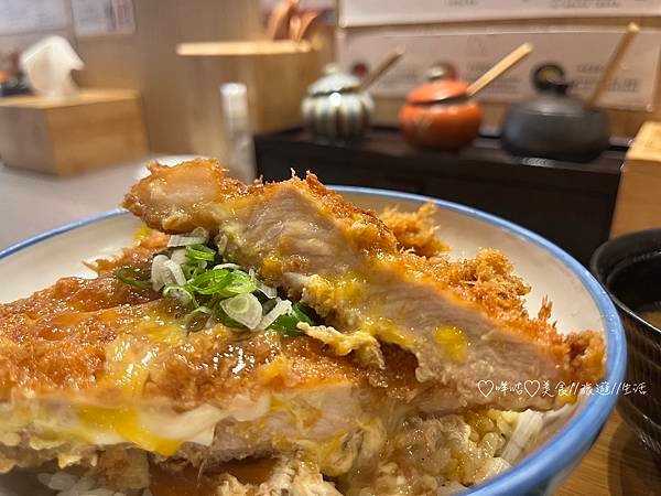【美食。北市大同】鄰近捷運中山站x高人氣銷魂厚切酥脆豬排-K