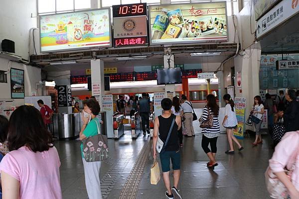 103年08月09日與治平兒搭火車環島二日遊_22-彰化火車站.JPG