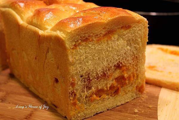 pumpkin filling bread 4.jpg