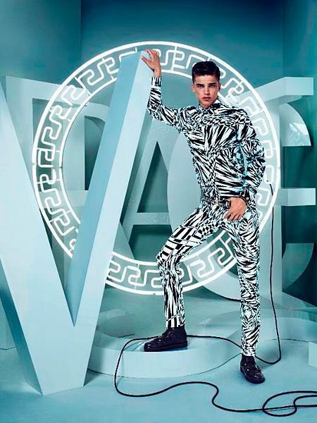 versace_for_hm_campaign_001-thumb-524x700-68048.jpg