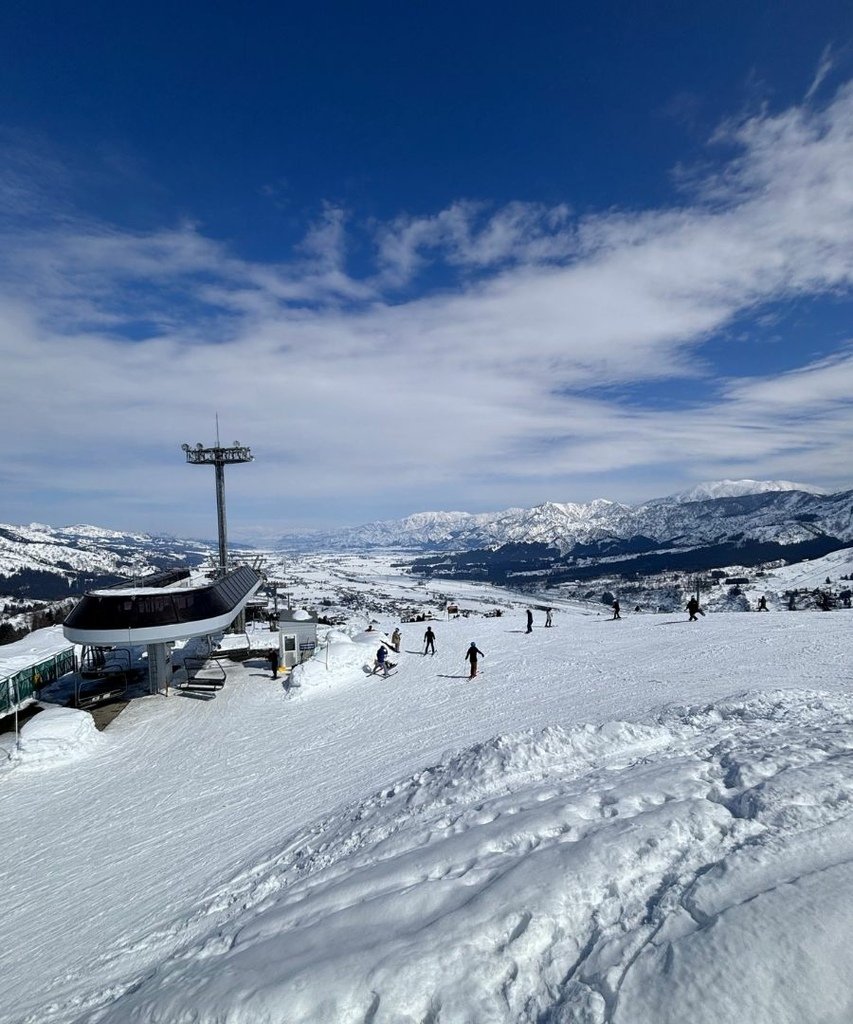 滑雪初體驗 越後湯澤 | 設備翻新的石打丸山滑雪場，即使不滑