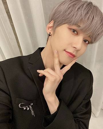 official_oneus_20210207_144456_3.jpg