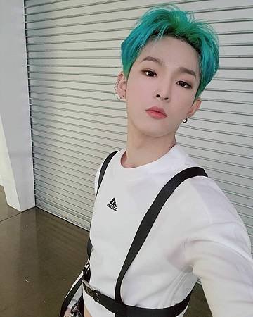 official_oneus_20210129_233732_2.jpg
