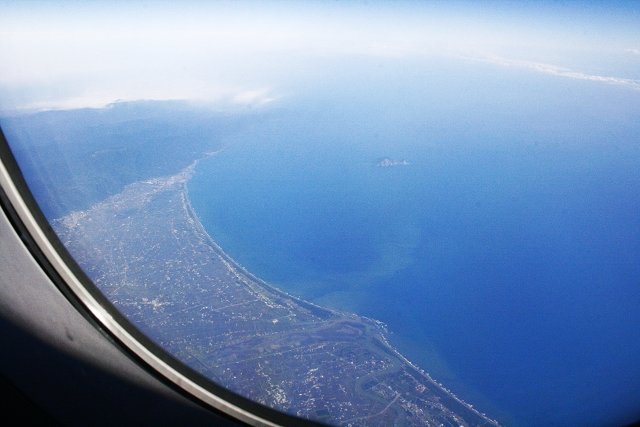 _MG_0029飛機外的蘭陽平原和龜山島.jpg