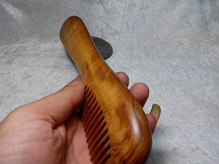 黃金檀香木梳