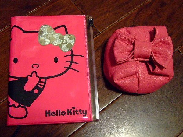 桃紅hello kitty