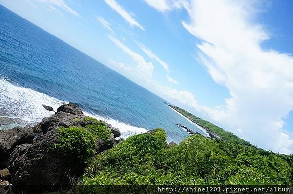 小琉球兩天一夜【戀戀海景離島旅遊】浮潛+BBQ+阿念達小酒吧+花瓶岩+蛤板灣 威尼斯海灘+潮間帶+爆漿黑糖包+魷魚伯母