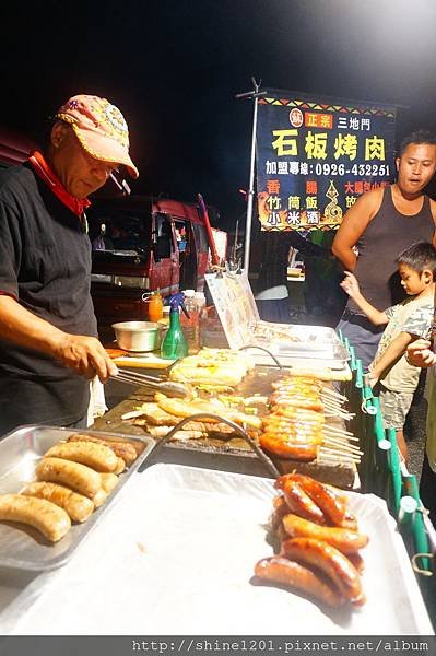 台東關山鎮夜市 (好吃的東山鴨頭、石板豬肉)