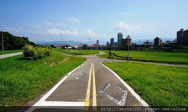 古亭一日遊 捷運美食景點.巴和奈野 illy Café Brunch甜蜜分享.早午餐 文青人氣景點-紀州庵文學森林→懷舊景點-客家文化主題公園→踏青必去-古亭河濱公園