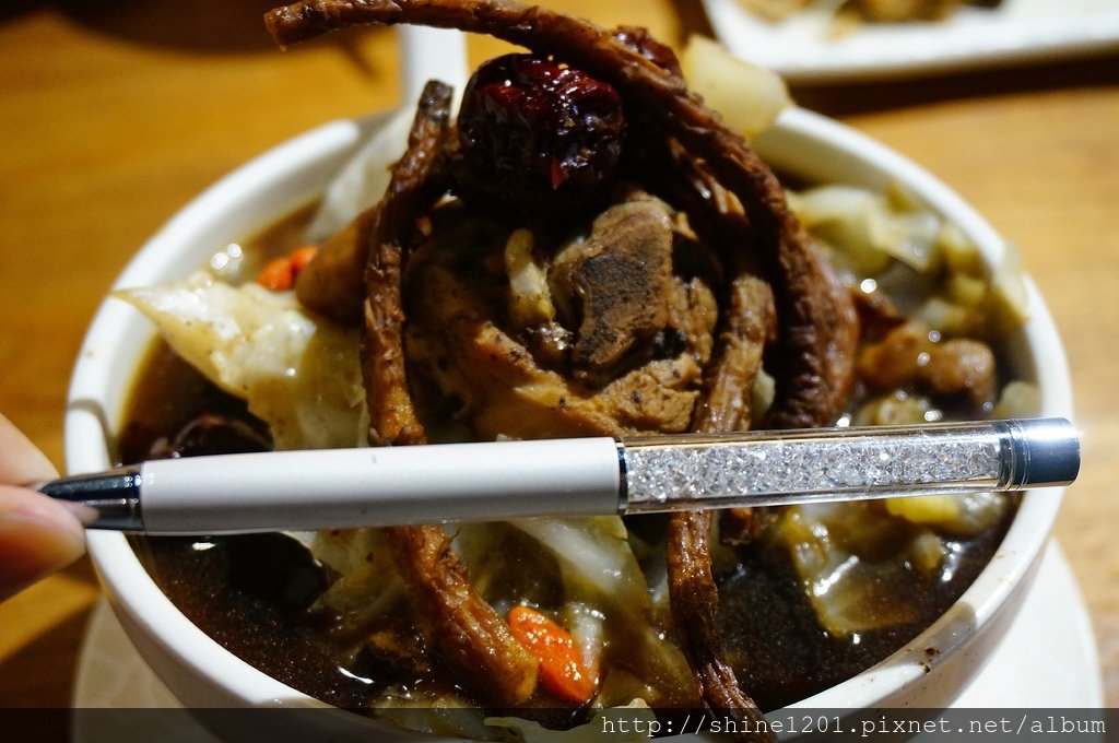 中正區美食 雙月食品社 善導寺站美食 台北麻油雞 何首烏雞湯 補湯