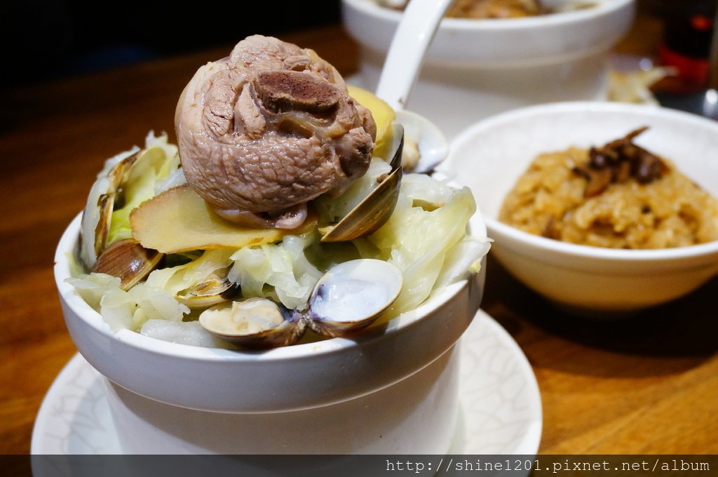 中正區美食 雙月食品社 善導寺站美食 台北麻油雞 何首烏雞湯 補湯