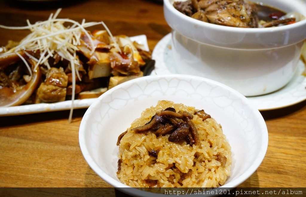 中正區美食 雙月食品社 善導寺站美食 台北麻油雞 何首烏雞湯 補湯