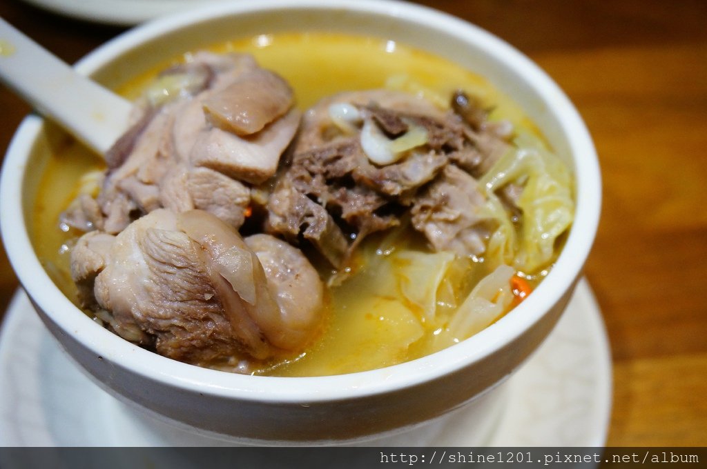 中正區美食 雙月食品社 善導寺站美食 台北麻油雞 何首烏雞湯 補湯