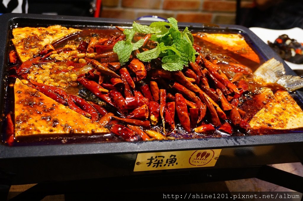 台中麻辣美食 探魚.像在小酒館裡品重慶川菜.溫和嗜辣推薦