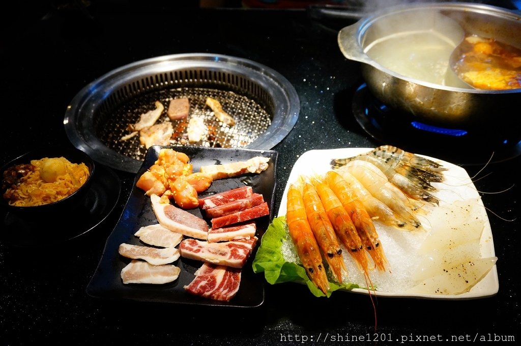 西門町美食.燒肉吃到飽 瓦崎燒烤火鍋  火烤兩吃